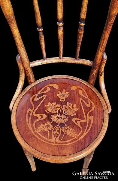 4 db. gyönyörű Thonet szék, a múlt század elejéről. 4 db. együtt eladó.