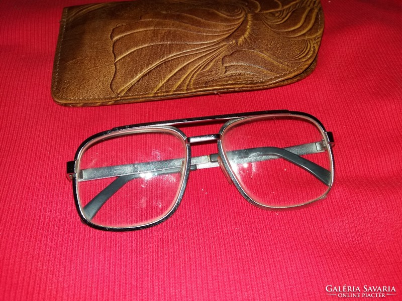 Old stable glass lens metal framed craftsman leather case approx. Reading glasses 2 in good condition