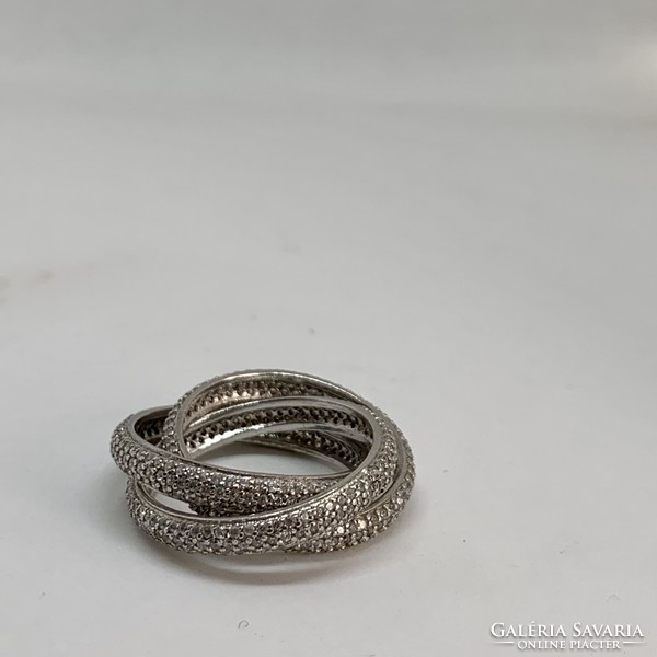 Három egyymásba fonódó gyűrű