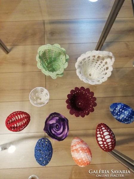 Hand-crocheted decorative bowls, small baskets and decorative eggs