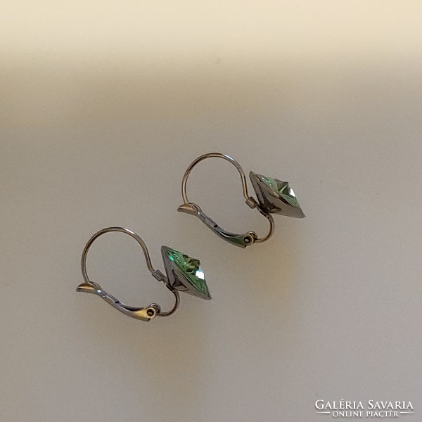 I was on sale! New crystal earrings with patent closure