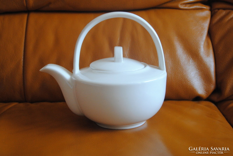 Special white porcelain tea pourer, jug