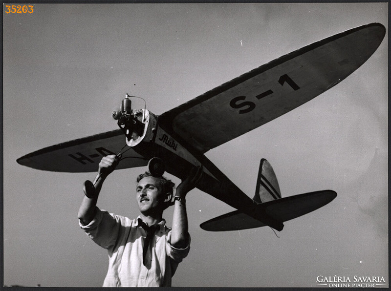 Larger size, photo art work by István Szendrő. Explosive engine airplane model competition,