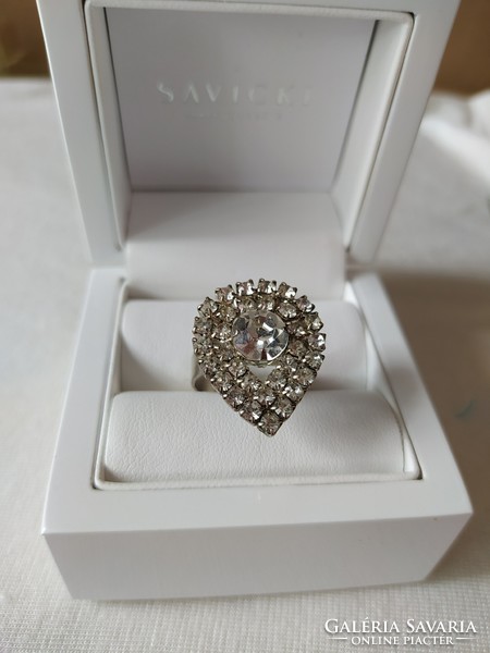 Csillogó ezüst színű gyűrű