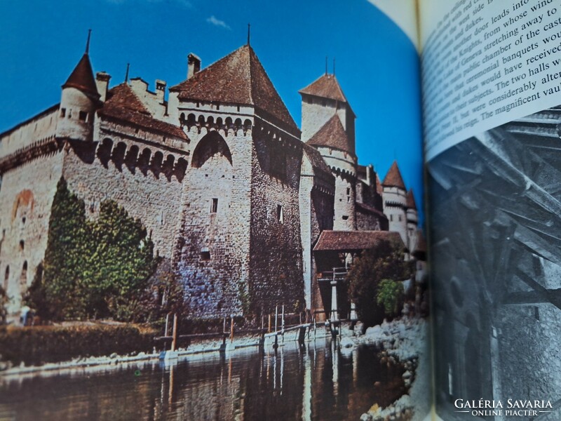 Palaces of Europe and Castles of Europe together. HUF 6,900