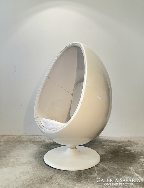 Ovalia tojás fotel replika, Henrik Thor-Larsen