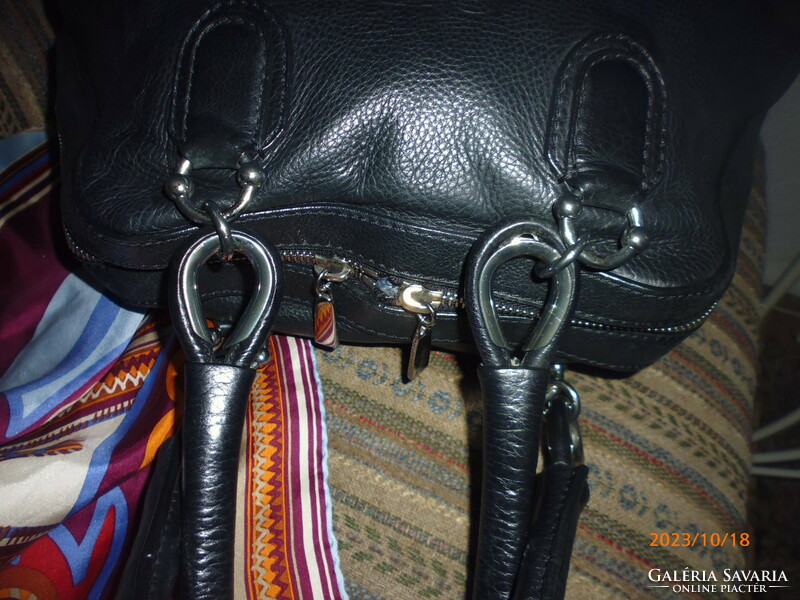 Vintage Gianfranco Ferre  Premium  nagy méretű   valódi  bőr  táska ..