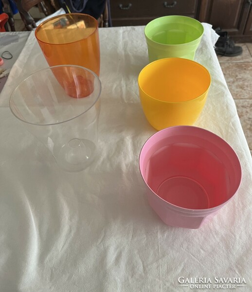 3 plastic pots and 2 orchid vases