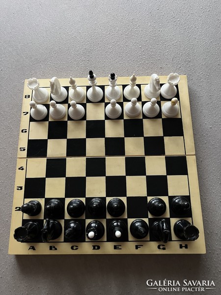 Bakelit sakk tábla és figurák (több mint 30 éves, retro)