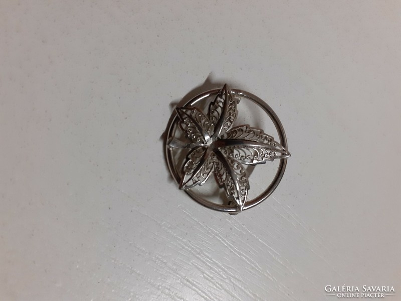 Branded opulent silver-tone sophisticated openwork pattern leaf brooch pin