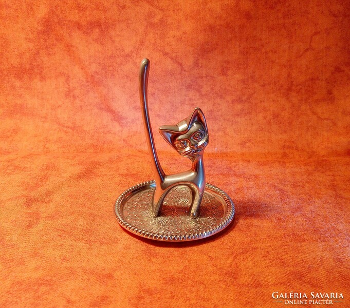 Ezüstözött gyűrűtartó macska, Seba angol jelzéssel