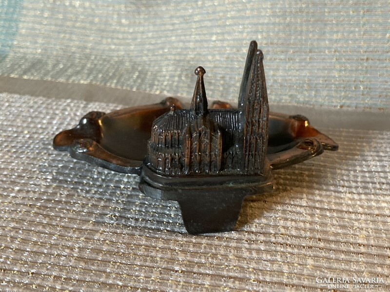 Sophisticated red copper ashtray with a model of Cologne Cathedral