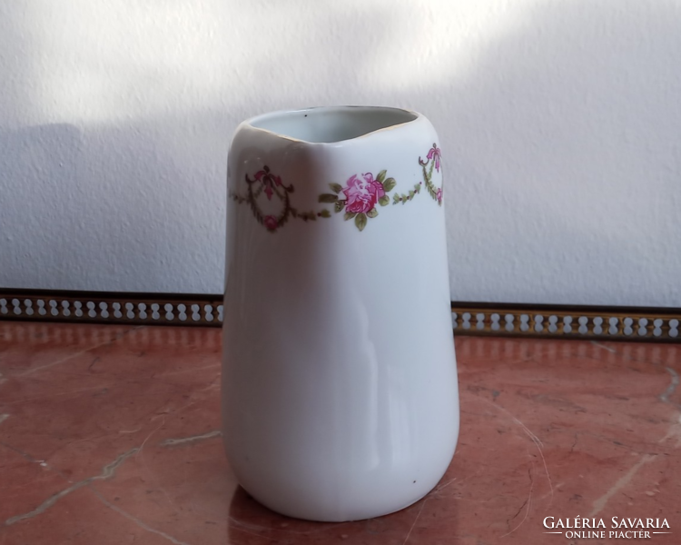 Victoria austria garland rose spout / small jug