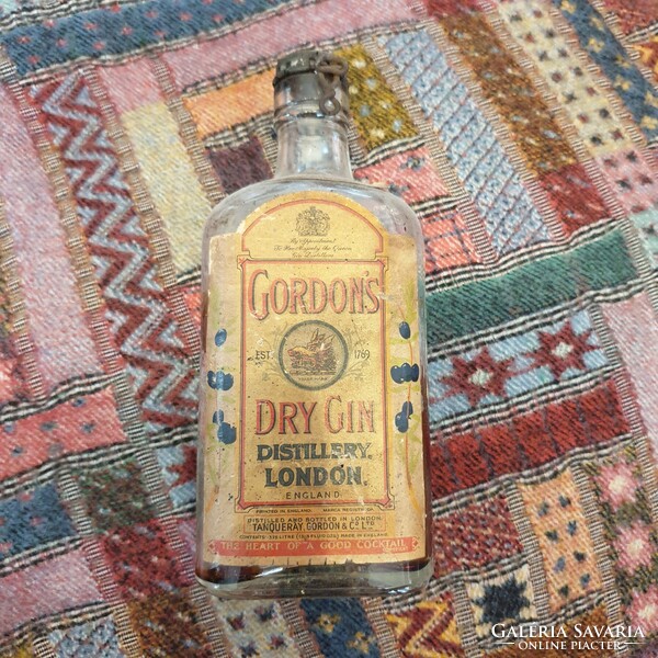 Antique gordon's dry gin embossed bottle with original cap
