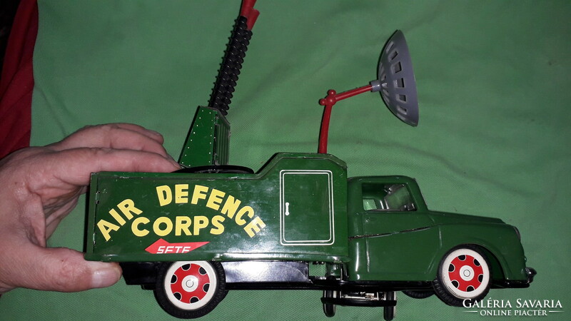 GYÖNYÖRŰ ÁLLAPOTÚ lemez fém ME625 légoltalmi katonai játék jármű fém kisautó a képek szerint