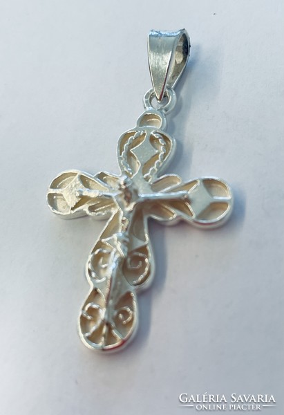 Silver cross pendant with body