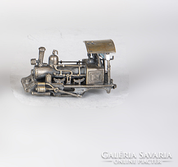 Ezüst miniatűr mozdony modell