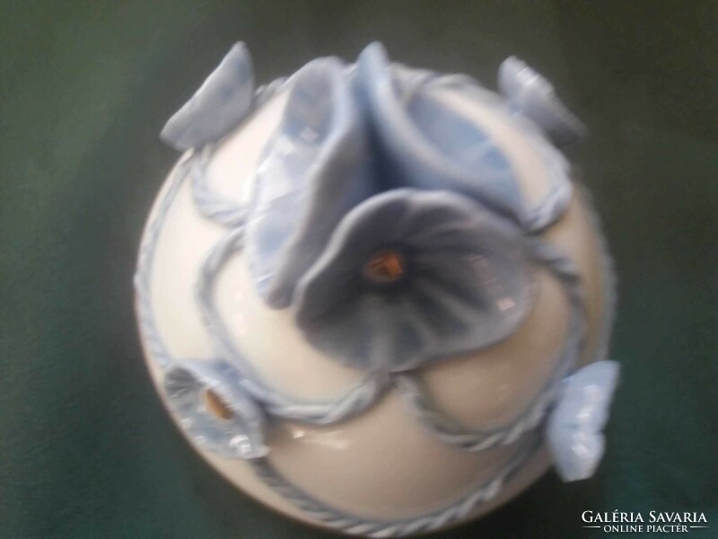 Kék hajnalkákkal díszített porcelán cukortartó