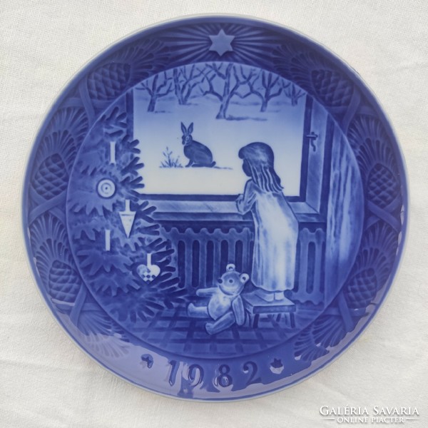 Royal Copenhagen Christmas Plate / Karácsonyi tányér, a Dán Királyi Porcelángyár terméke, 1982