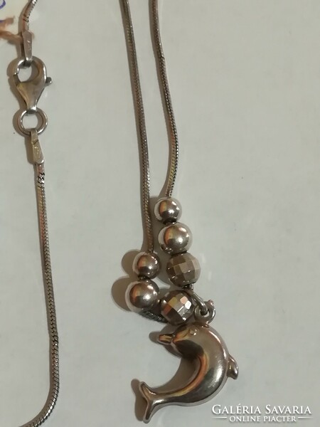 Silver necklace / 925 / with dolphin pendant.