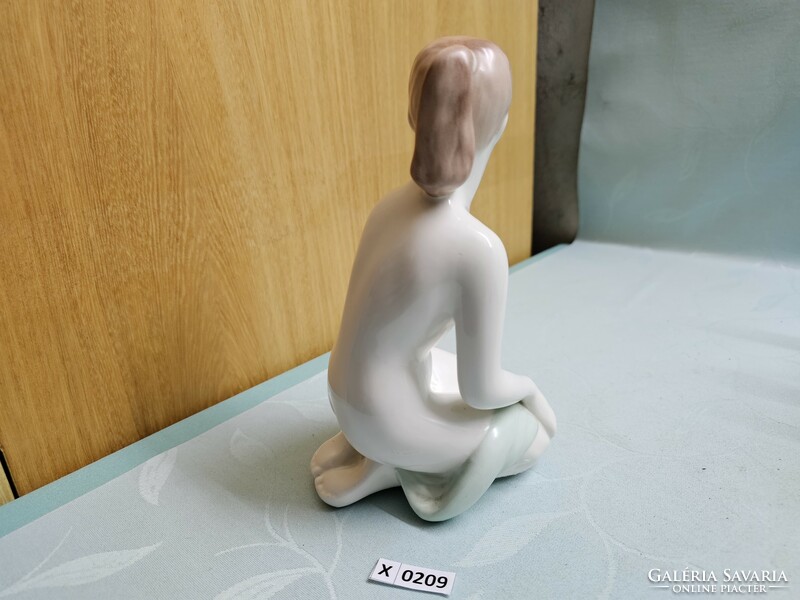 X0209 aquincum kneeling nude 22 cm