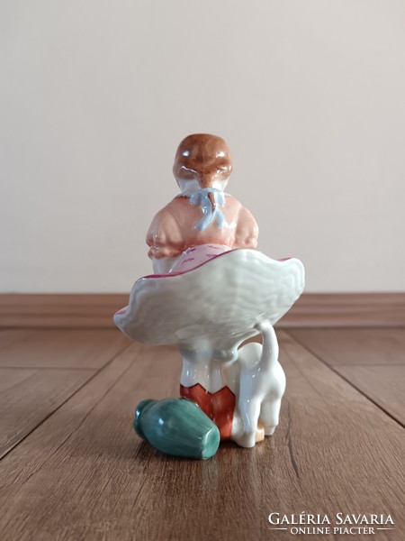 Herendi kislány macskával porcelán figura