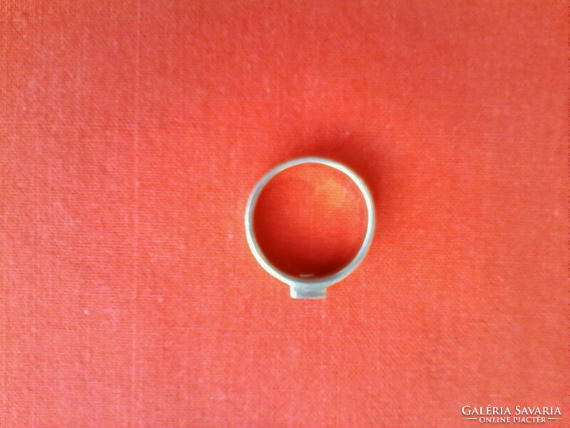 925 ezüst gyűrű apró kővel