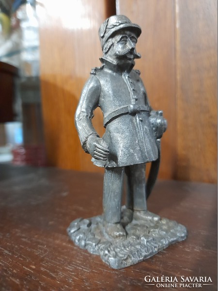 Part of Dutch daalderop zinn/tin soldier small sculpture, sculpture collection.