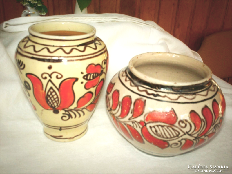 Red tulip ceramic Kaspó vase plate together with the 3 korondi