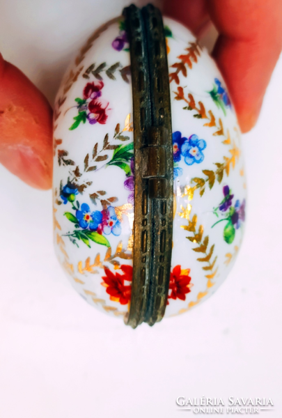 Limoges porcelain egg/ box, jewelry holder
