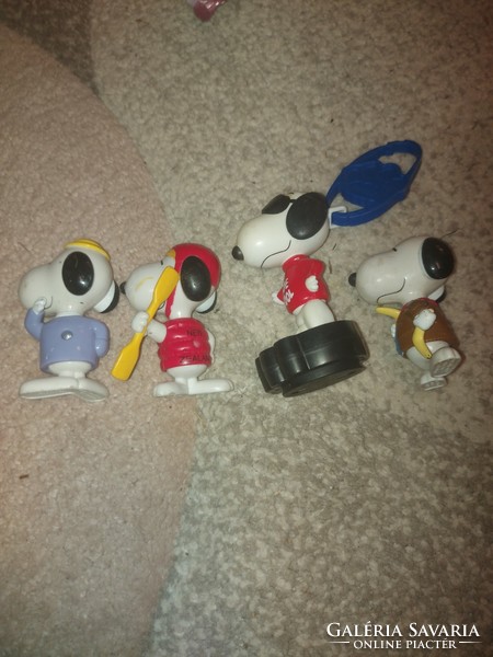 4 db Snoopy figura, jó állapotban