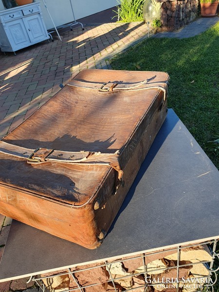 Antik bőr bőrönd
