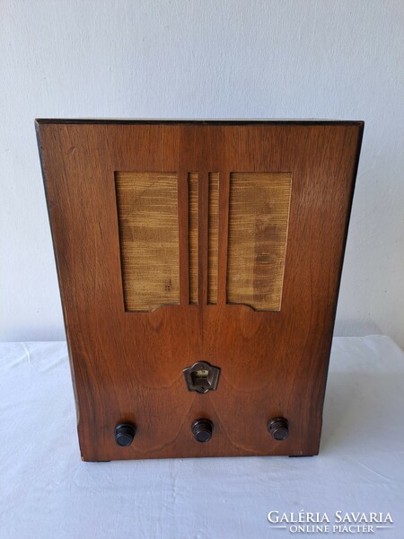 Old amateur radio from the 30s, I recommend it to collectors, it is also an excellent gift idea