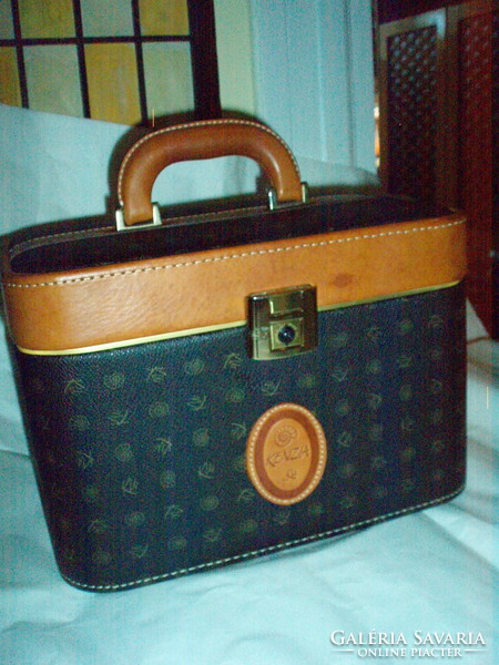 Vintage kenzia leather cosmetic bag