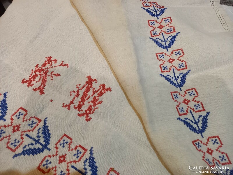 Linen. Embroidered tea towel