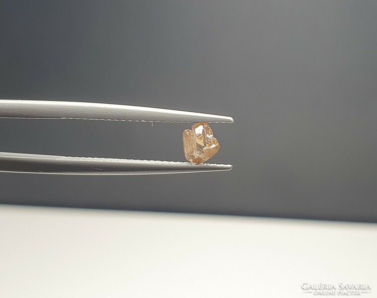 0.40 carat diamond crystal. With certification.