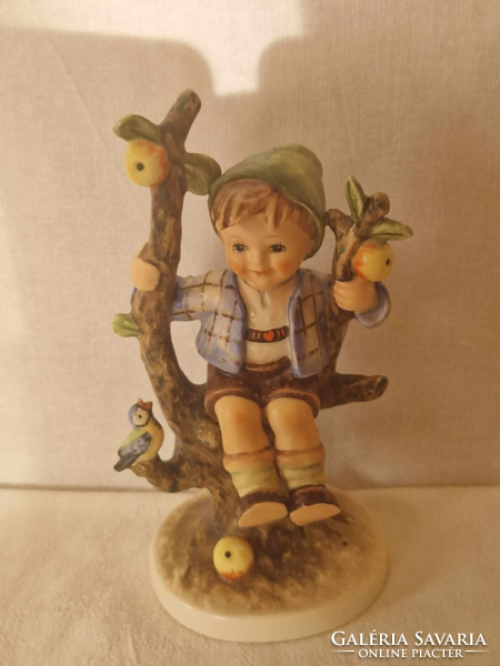 Hummel goebel apple tree boy boy sitting on an apple tree larger size 142/i tmk3 15cm