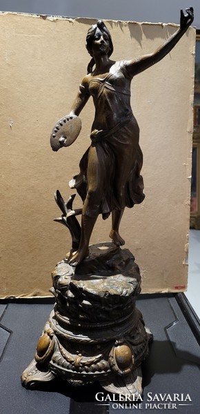 Bronz nő szobor