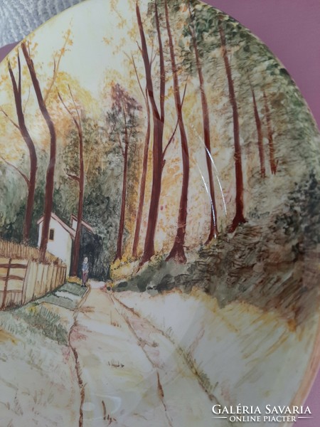 Szép erdei tájas kézzel festett tiroli dísztányér, fali tányér