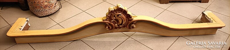 Neobaroque carved wooden cornice curtain holder