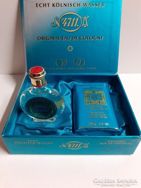 Unopened 4711 perfume with 1 piece of soap in a silk-lined box in good condition