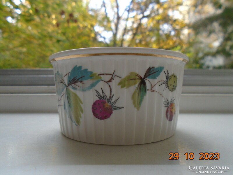 Royal worcester evesham gold fireproof souffle mold with painting-like fruit patterns