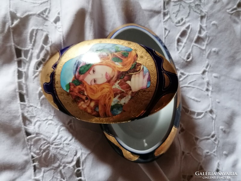 Hollóháza porcelain carver Miklós four seasons bonbonier 