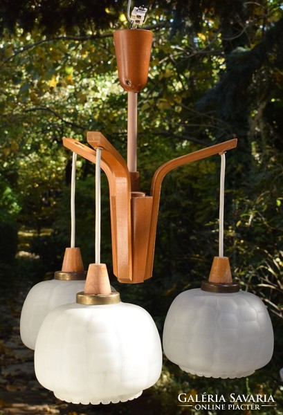 Retro csillár , mennyezeti lámpa , fa három karos üveg búra 40 x 55 cm