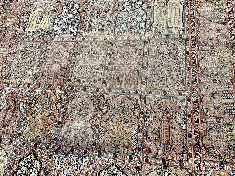 Silk hand-knotted carpet 285x185cm