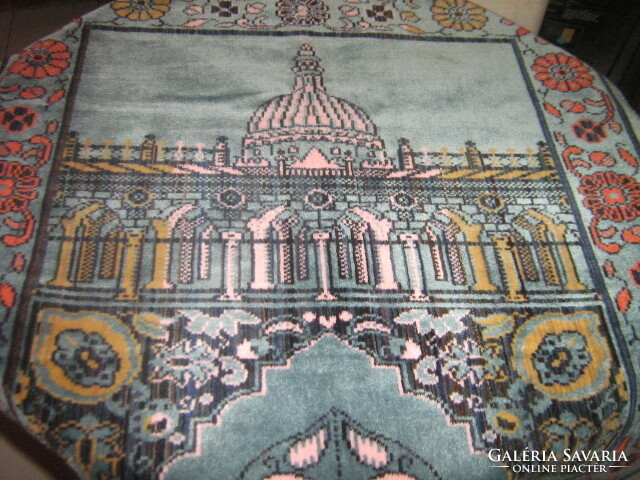 Beautiful vintage mock wallpaper / carpet