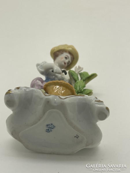 German gardener lady from Sitzendorf with flowers, small size 9.5cm