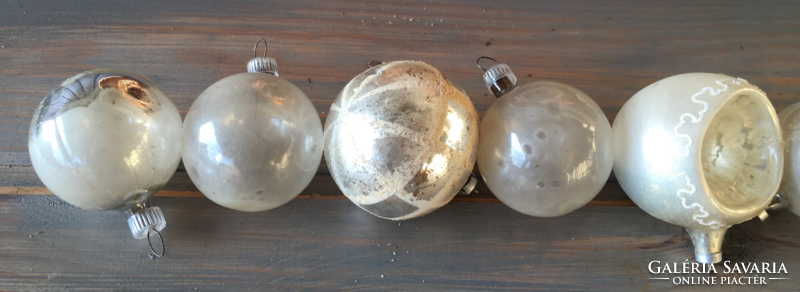 11 vintage Christmas tree decorations with missing strings, worn strings