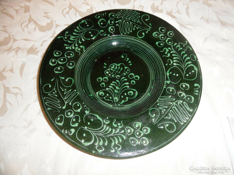 Large ceramic wall plate with green pattern (33.5 Cm)
