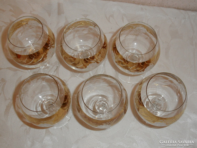 BOHEMIA talpas csiszolt üveg whisky's pohár arany mintázattal ( 6 db. )